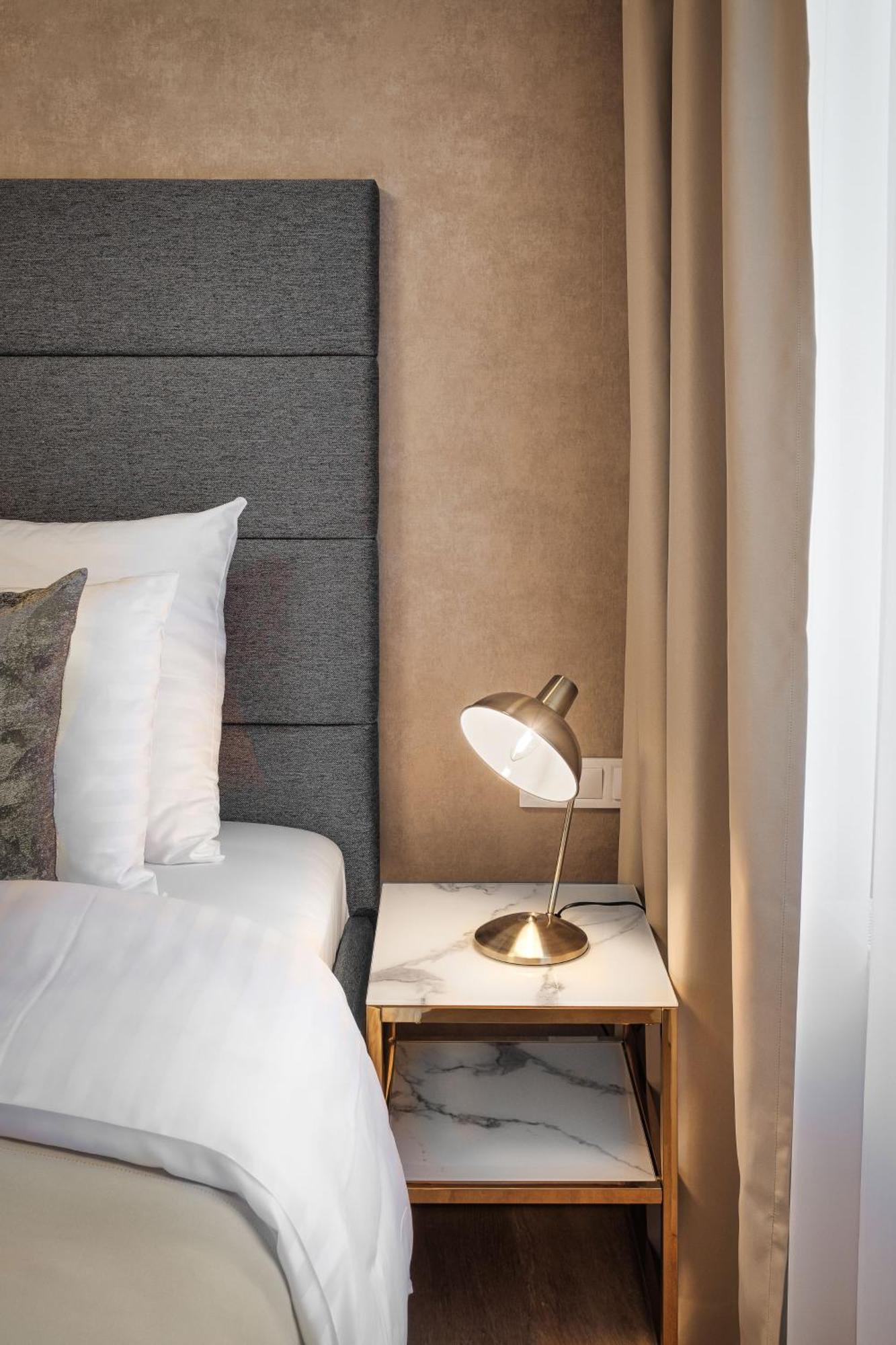 Theatre 9 Apartments By Adrez ปราก ภายนอก รูปภาพ